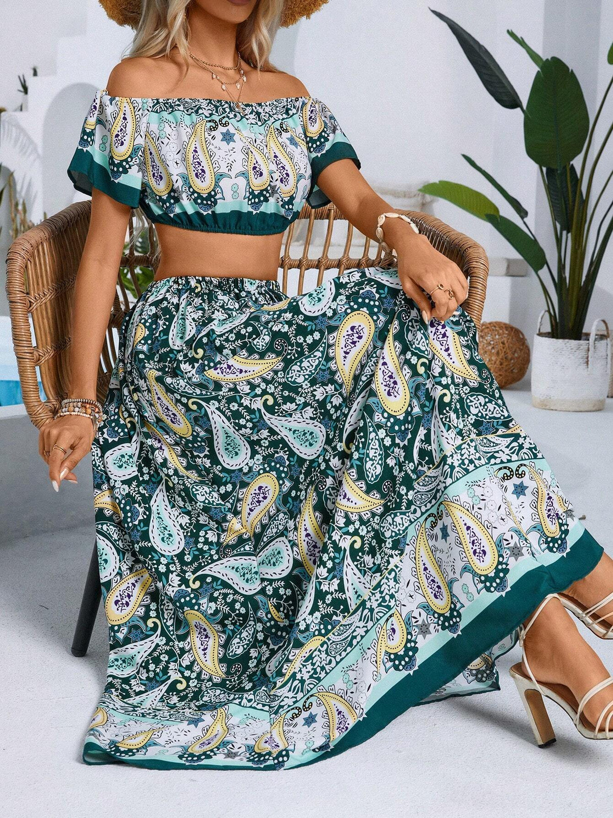 Women's Crop Top With Off-Shoulder & Paisley Printed Pattern And Skirt Set