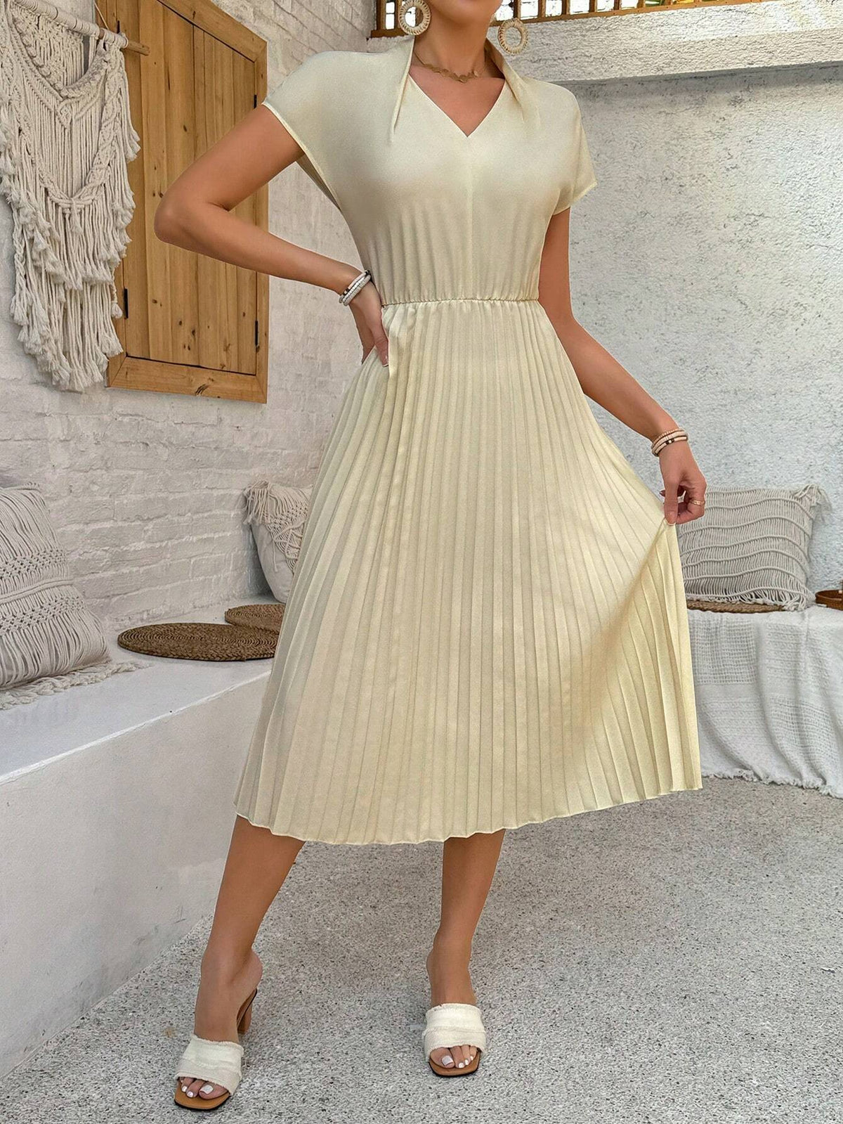 Women's Elegant Batwing Sleeve Short-Sleeved Dress With Pleated Hem