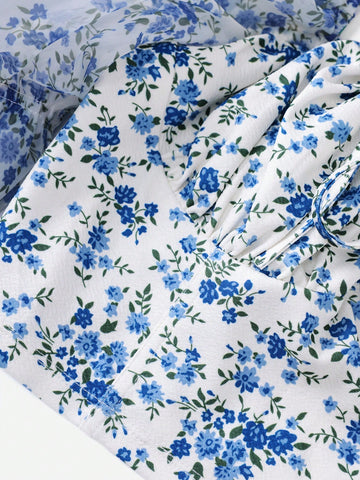 Ditsy Floral Print Tie Front Flare Sleeve Crop Top