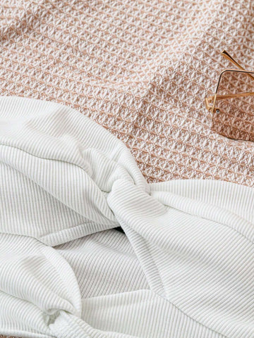 White Twisted Front Tube Top And Blue Vine Ditsy Floral Romantic Casual Cute Vacation 2pc Outfit For Women