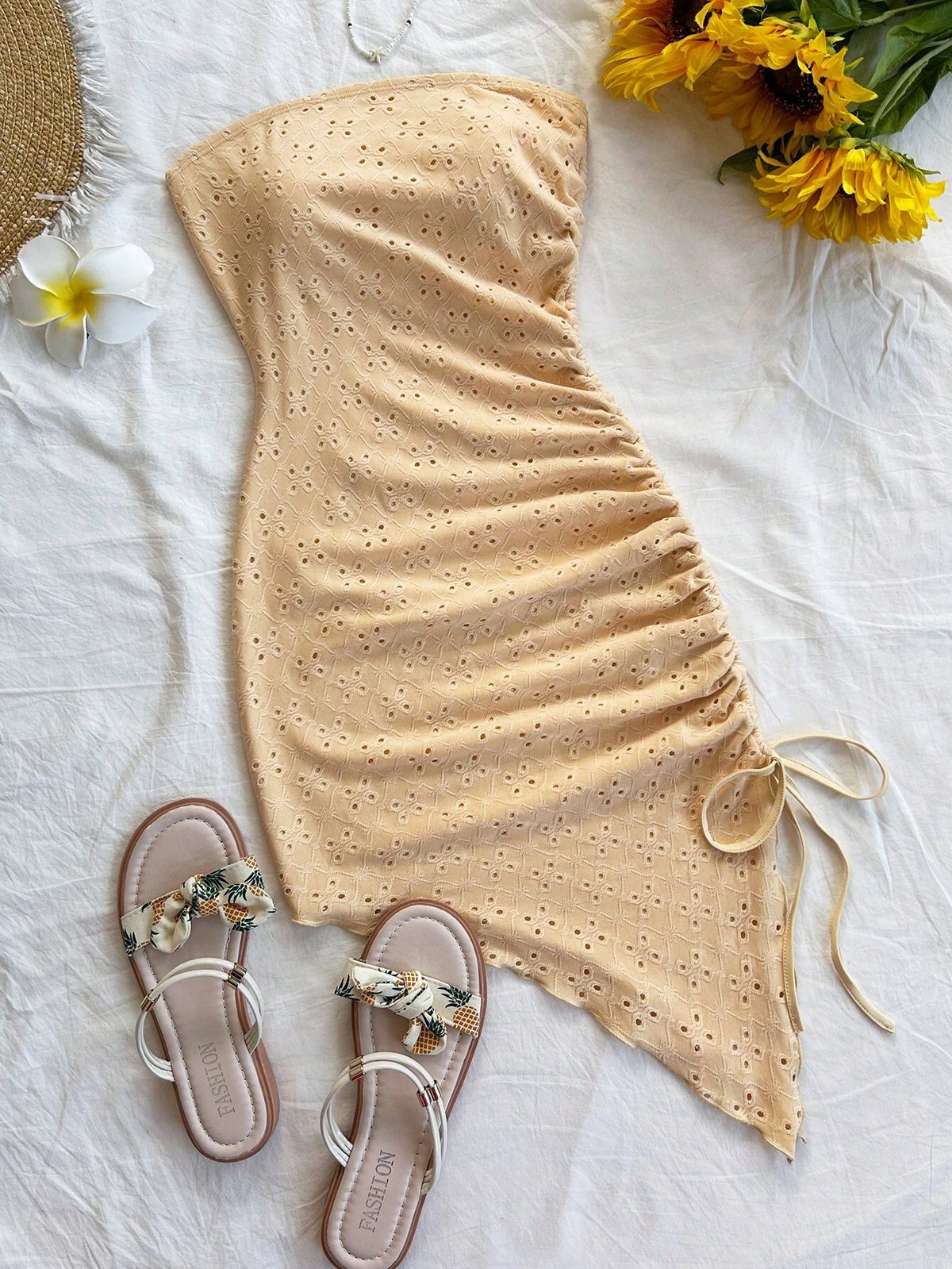 Women's Vacation White Textured Bandeau Asymmetrical Hem Tie Waist Mini Dress, For Wedding