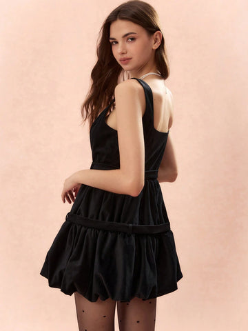 Bow-Embellished Waist-Cinching Bubble Hem Velvet Suspender Black Dress, Suitable For