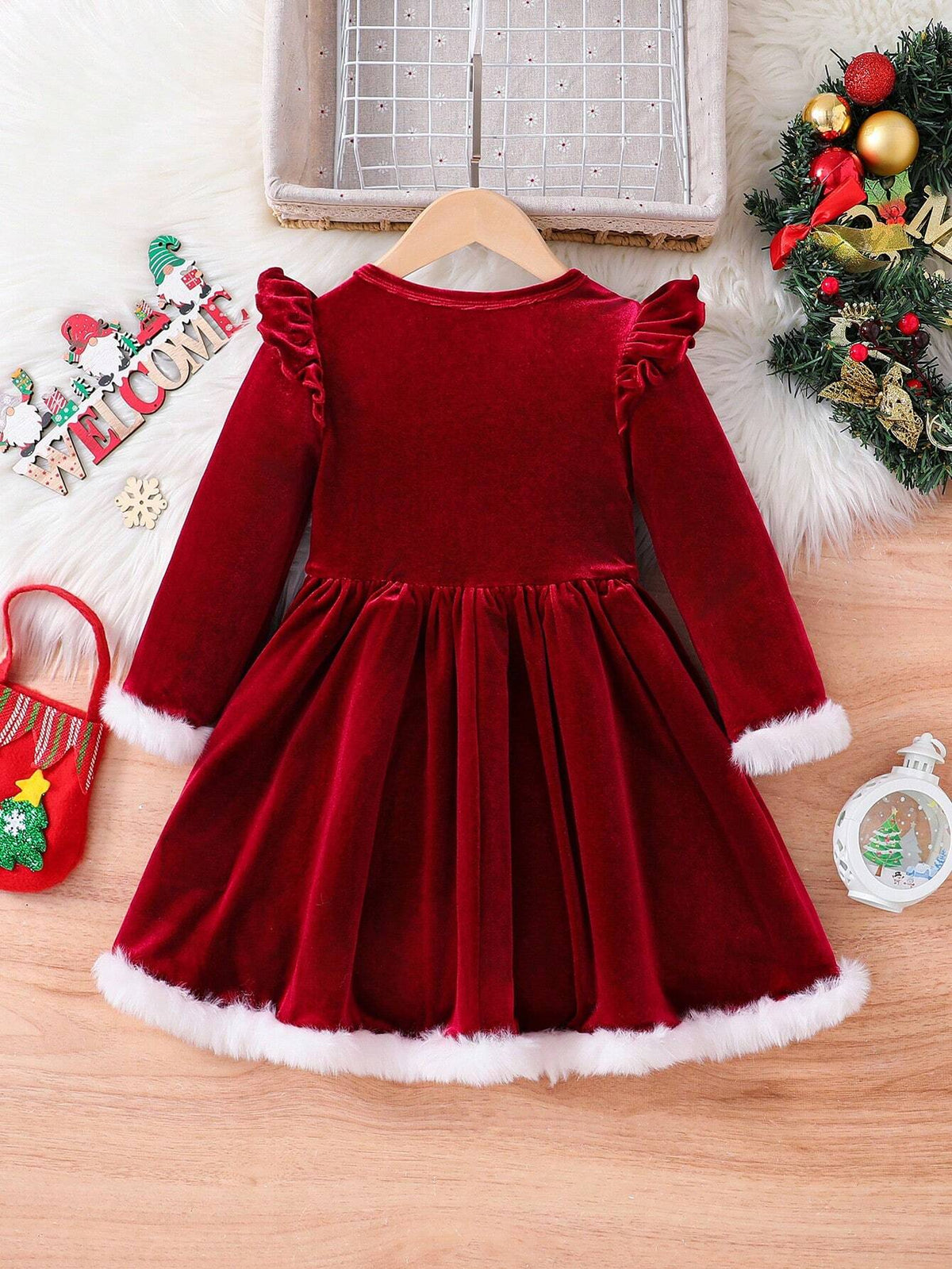 Young Girl Velvet Red Clear Color Letter Pattern Round Neck Splicing White Top Strip Dress