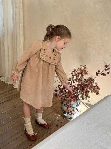 Young Girl Woven Solid & Ditsy Floral Round Neck Fitted Casual Dress