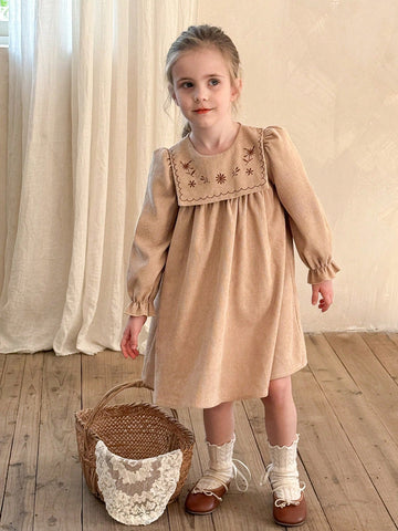 Young Girl Woven Solid & Ditsy Floral Round Neck Fitted Casual Dress