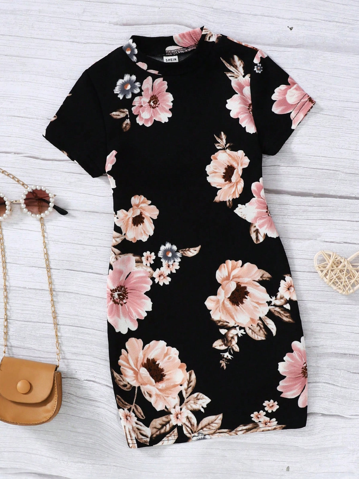 Young Girl's Fashionable And Elegant Casual Dress