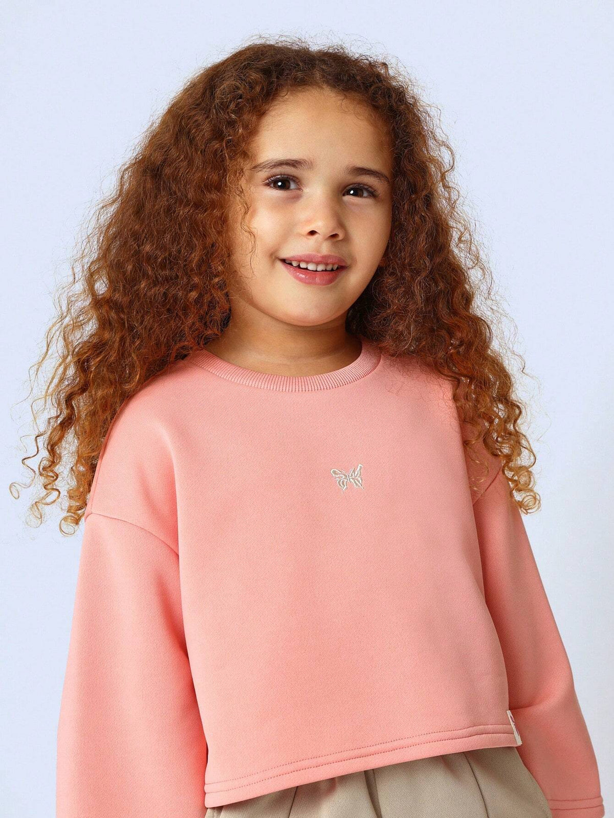 Young Girls Comfy Crop Fit Flare Sleeve Sweatshirts With Small Embroidery Pattern