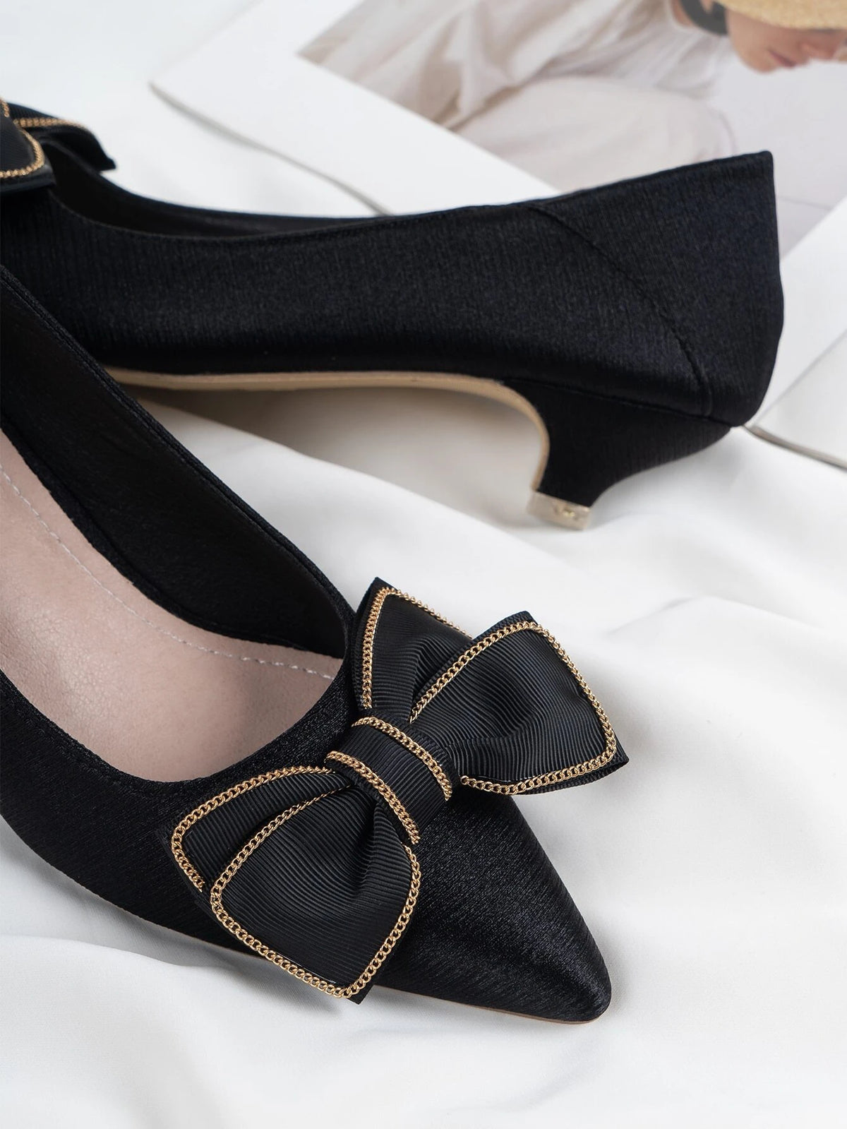 Satin Bow Decor Kitten Heeled Court Pumps