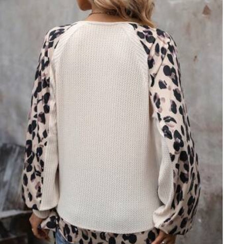 Graphic Print Knot Side Tee