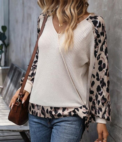 Graphic Print Knot Side Tee