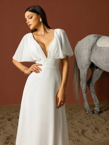 Simple A-Line Wedding Dress With Sweetheart Neckline And Ruffled Sleeves In French Style