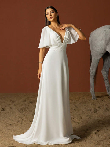 Simple A-Line Wedding Dress With Sweetheart Neckline And Ruffled Sleeves In French Style
