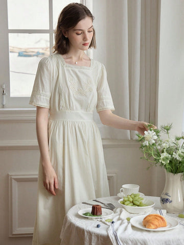 Simple Retro Rose Embroidered Lace Square Neck Midi Wedding Dress