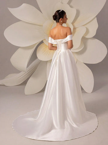 Simple Satin Off-Shoulder Wedding Dress With Large Swing Dress