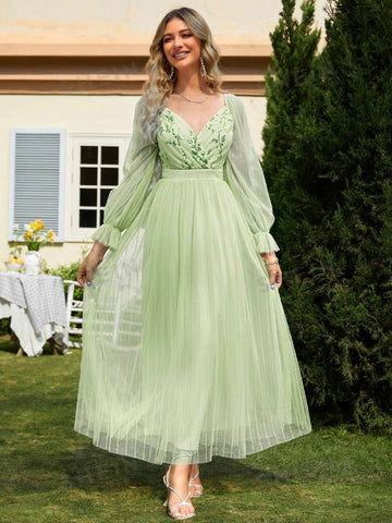 Simplee Contrast Sequin Flare Sleeve Mesh Overlay Bridesmaid Dress