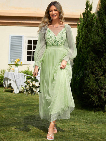 Simplee Contrast Sequin Flare Sleeve Mesh Overlay Bridesmaid Dress