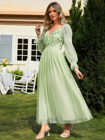 Simplee Contrast Sequin Flare Sleeve Mesh Overlay Bridesmaid Dress