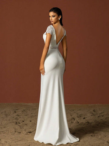 Solid Color Slim Fit Mermaid Wedding Dress With Lace Details And Train