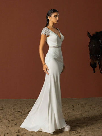 Solid Color Slim Fit Mermaid Wedding Dress With Lace Details And Train