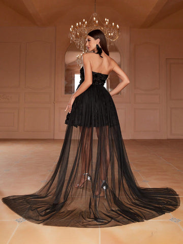 Stereo Flower Mesh Panel Tube Wedding Dress