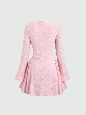 Sweetra Women's Autumn/Winter Minimalist Waist-Defining Knitted Texture Fabric Mini Dress, Slim Fit