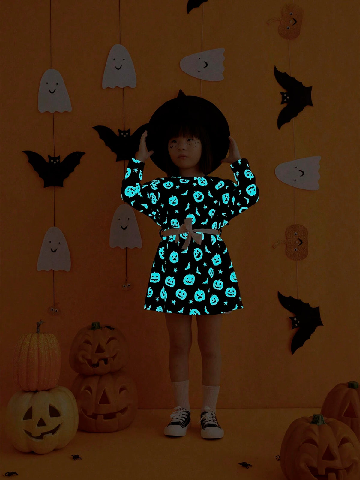 THE HAPPY LOOK Young Boys Cute Pumpkin Print Round Neck Long Sleeve A-Line Waist Black Sweatshirt Dress, Fall & Winter Halloween Glow In The Dark