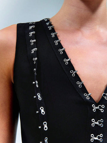 TypaGal V Neck Hook And Eye Sleeveless Shift Dress