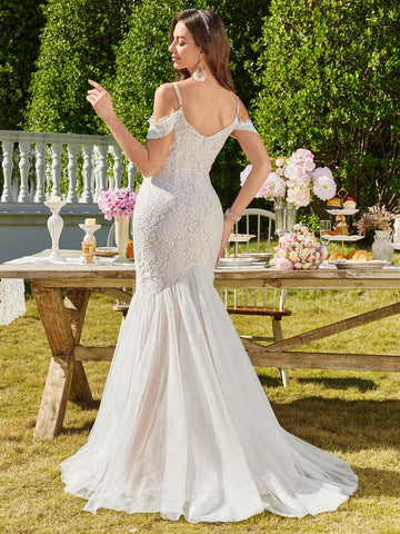 UNITHORSE V-Neck Strappy Lace Floral Print Romantic Lightweight Wedding Dress With Ruffle Mermaid Hem And Waist Cinching