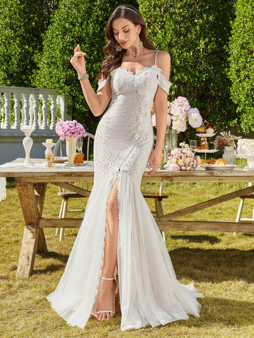 UNITHORSE V-Neck Strappy Lace Floral Print Romantic Lightweight Wedding Dress With Ruffle Mermaid Hem And Waist Cinching