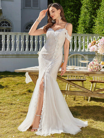 UNITHORSE V-Neck Strappy Lace Floral Print Romantic Lightweight Wedding Dress With Ruffle Mermaid Hem And Waist Cinching
