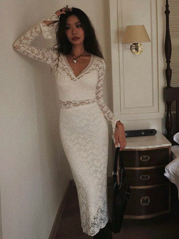 V-Neck Lace Bodycon Dress With A Tight Fit And Hip-Hugging Silhouette