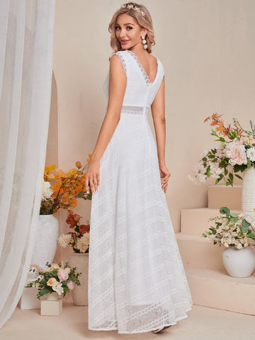 V Neck Sleeveless Lace Wedding Dress