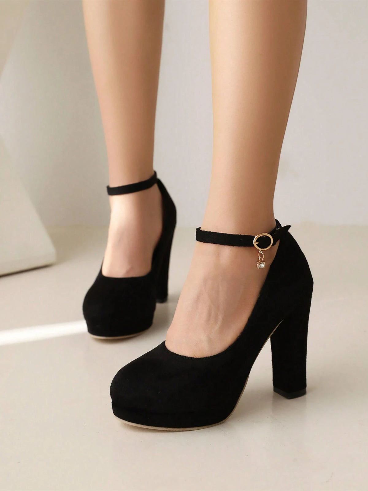 Vintage Sexy High Chunky Heel Waterproof Platform Round Toe Buckle Super High Heel Pageant Velvet Comfor