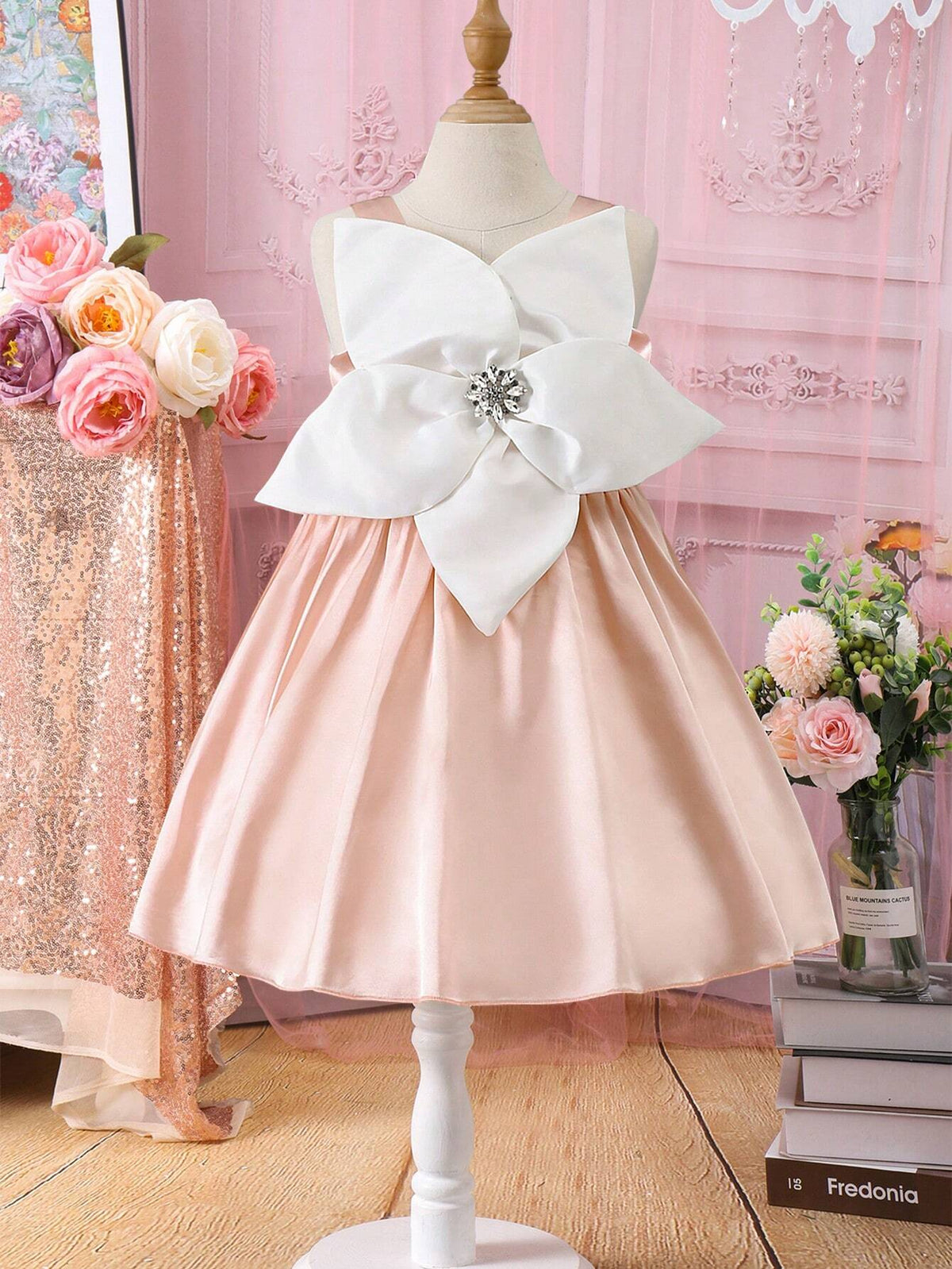 Wedding Season 3D Giant Flower And Diamond Girl Toddler Pink And White Sleeveless Dress For Performance, Party, Host, Luxurious Dress