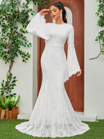 White Lace Autumn And Winter Floor-Length Traditional Wedding Dress With Bell Sleeves Suitable For Brides