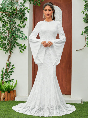 White Lace Autumn And Winter Floor-Length Traditional Wedding Dress With Bell Sleeves Suitable For Brides