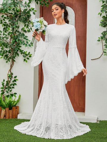 White Lace Autumn And Winter Floor-Length Traditional Wedding Dress With Bell Sleeves Suitable For Brides