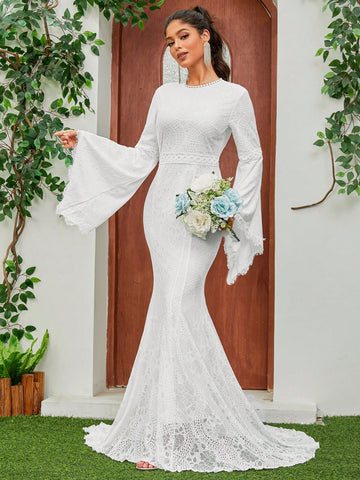 White Lace Autumn And Winter Floor-Length Traditional Wedding Dress With Bell Sleeves Suitable For Brides