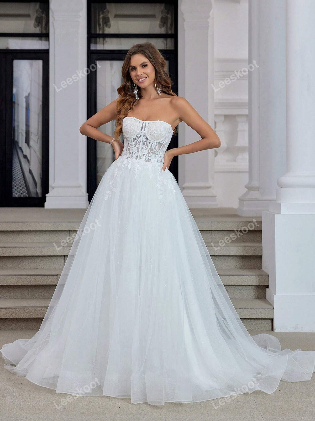 White Strapless Tulle Wedding Dresses Long Floral Lace Fishbone Bridal Gowns With Train A Line Corset Wedding Gown For Women