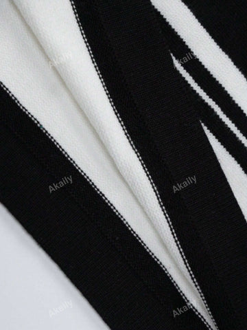 Winter Fashion Knit Sweater Striped Backless Sexy Dress Flared Cuff Cuff Lace-Up Women's Short Skirt