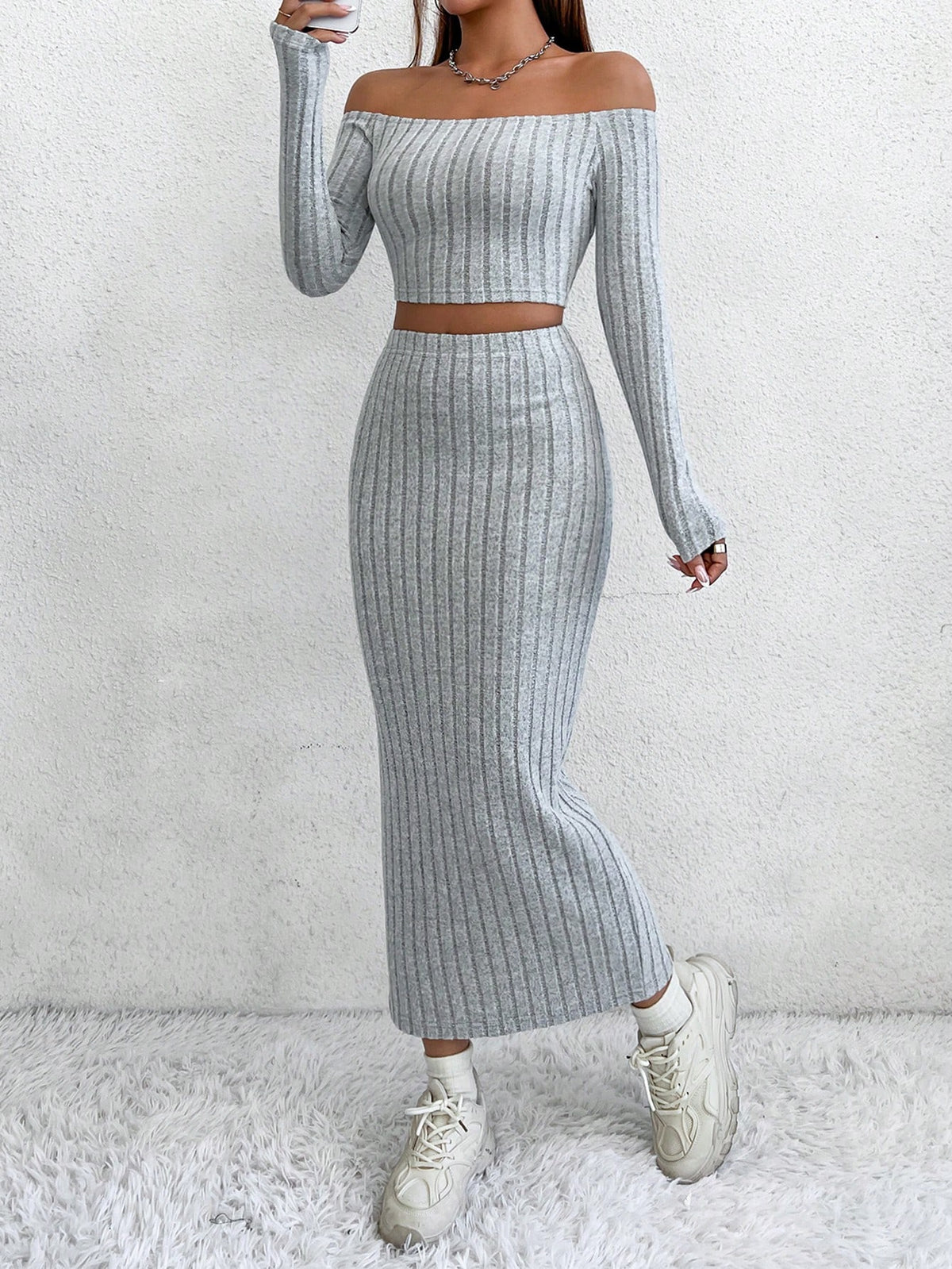 Women'S Off Shoulder Long-Sleeved T-Shirt And Skirt Suit