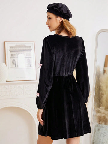 Women And Girls Matching Velvet Dress With Bow, Elegant Long Sleeve Dress, Stylish Mother Daughter Outfits, Suitable For Spring And Autumn