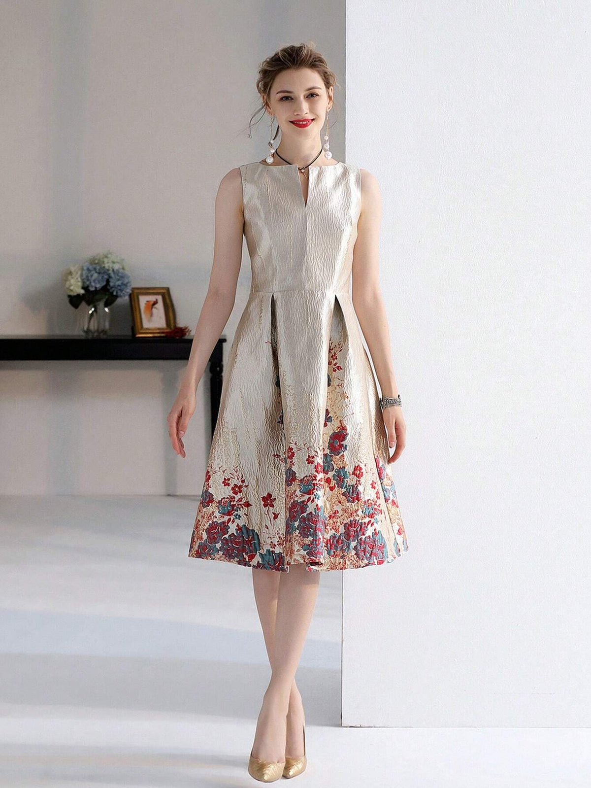 Women Graceful Sleeveless Party Dress With Heavy Jacquard