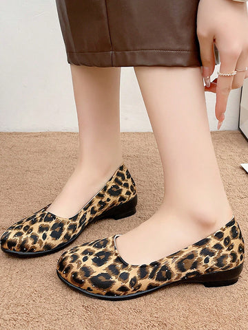 Women Leopard Print Slip-On Loafers With Rhinestone Decoration, Suitable For Spring And Autumn,
