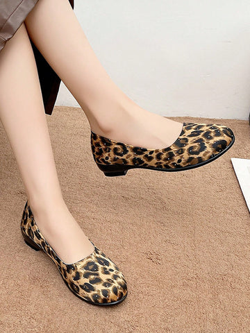Women Leopard Print Slip-On Loafers With Rhinestone Decoration, Suitable For Spring And Autumn,