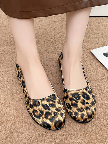 Women Leopard Print Slip-On Loafers With Rhinestone Decoration, Suitable For Spring And Autumn,