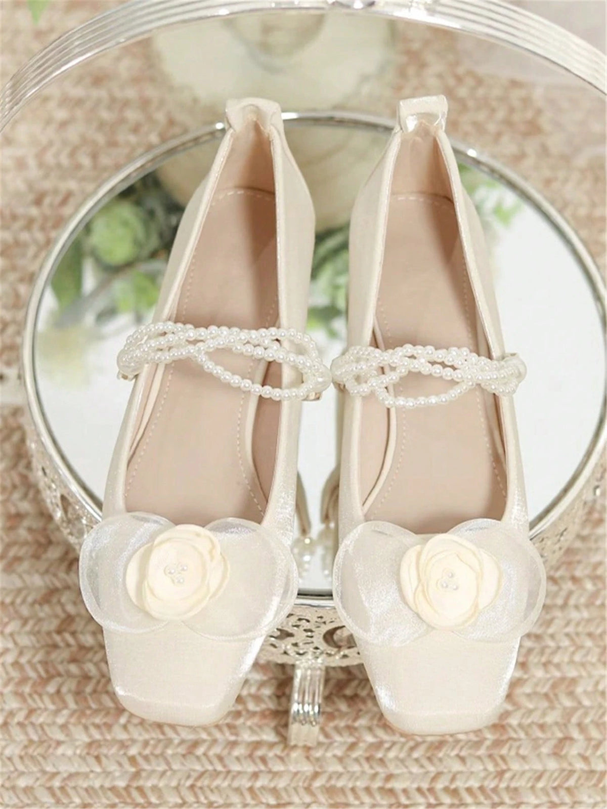 Women Retro Camellia Mary Jane Pearl Round Toe Chunky Heel Pumps