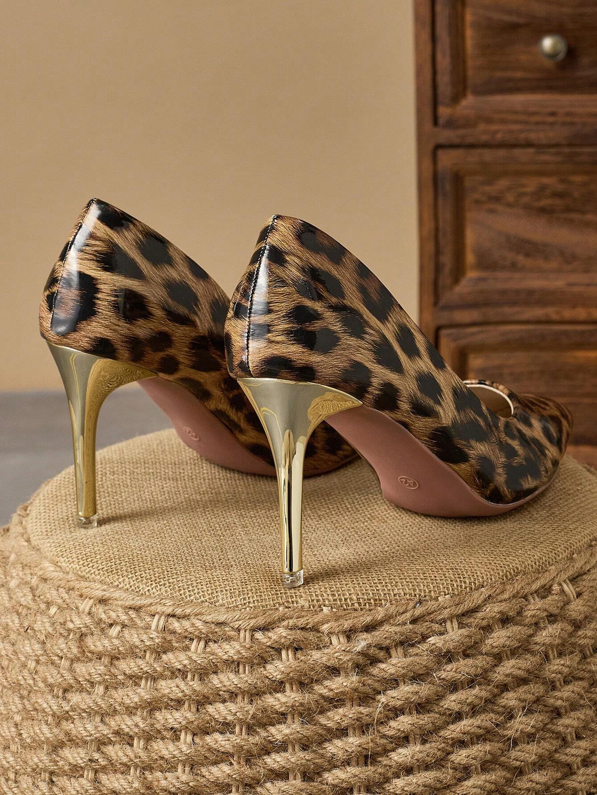 Women's Comfortable Pointed Toe Shallow Mouth Patterned Fine Heel Pumps, 9cm, Fashionable Leopard Print, Vintage Style