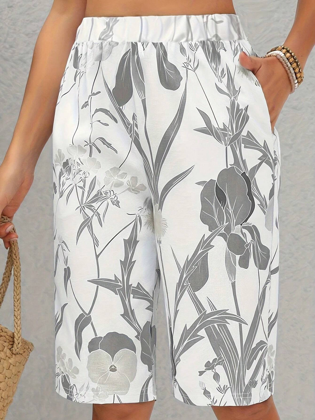 Women's Elastic Waist Floral Print Loose Pocket Casual Bermuda Shorts