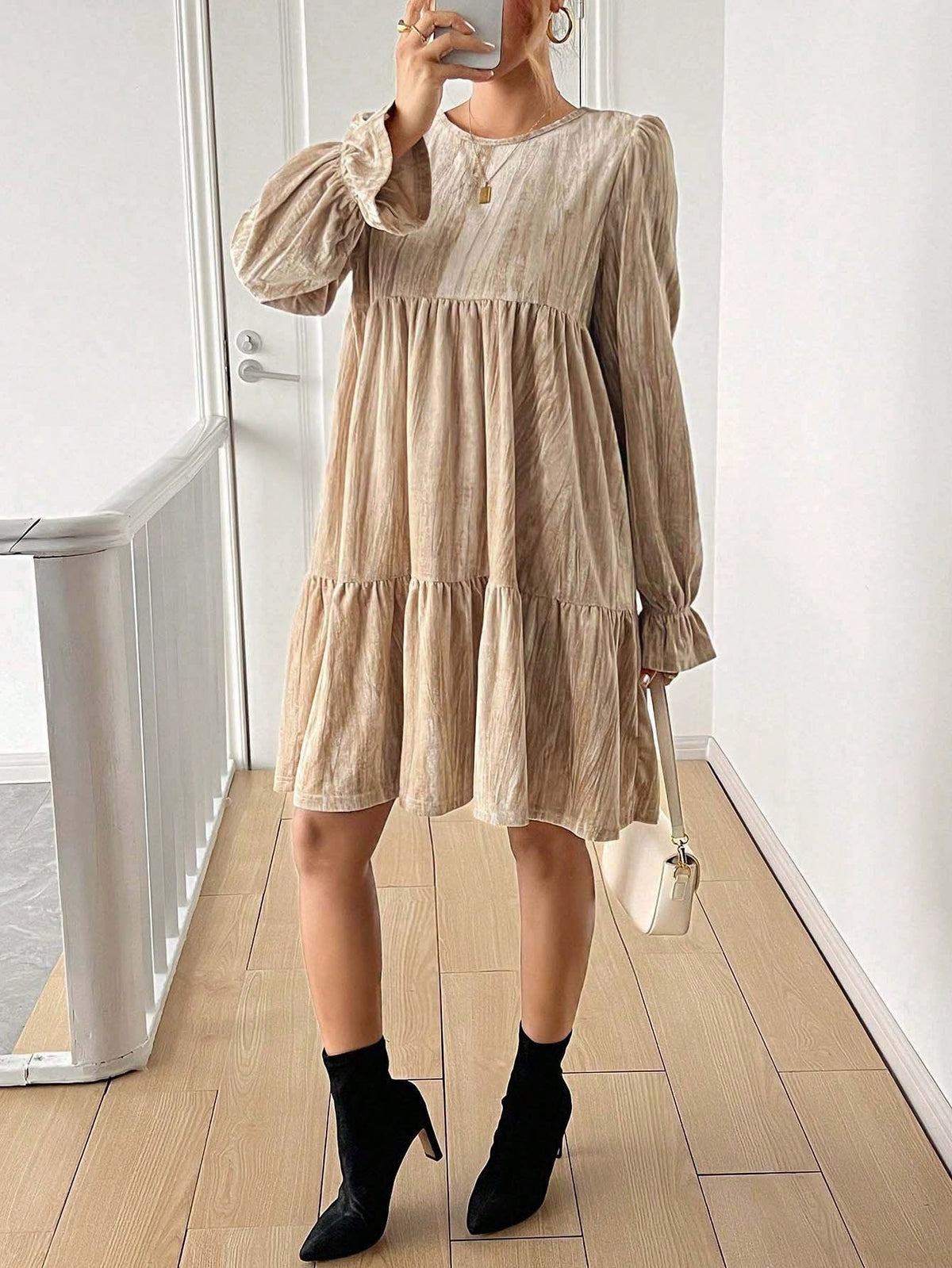 Women's Elegant Fashion, Commuting Casual Bow Tie Backless Ruched Velvet Long Sleeve Dress